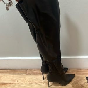 Women’s size 10 knee high Also leather boots.